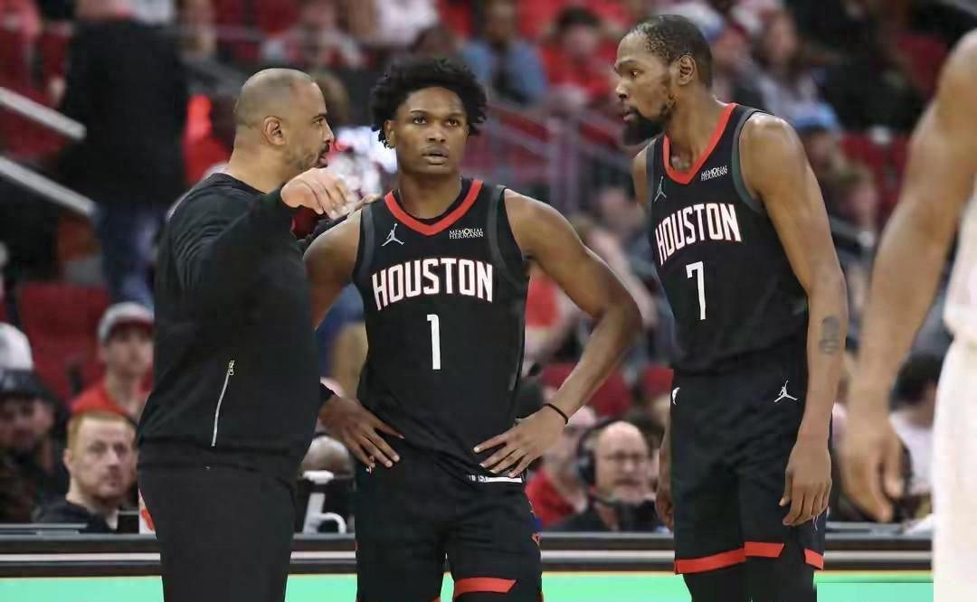 leyu公司-火箭又惨败！球迷心凉半截：杜兰特累死，年轻人装死？